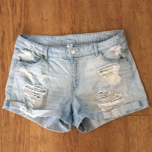 H&M Regular Waist Distressed Denim Shorts - Picture 1 of 2